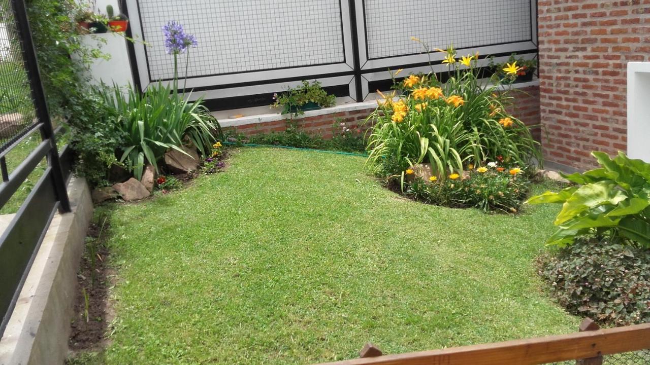 Calendulas- Lo De Juan Y Mabel Bed & Breakfast Tandil